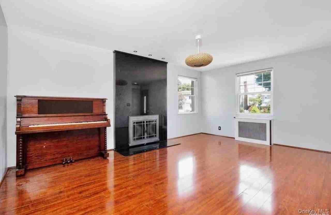 220 N Corona Ave #1 - Photo 4 of 19