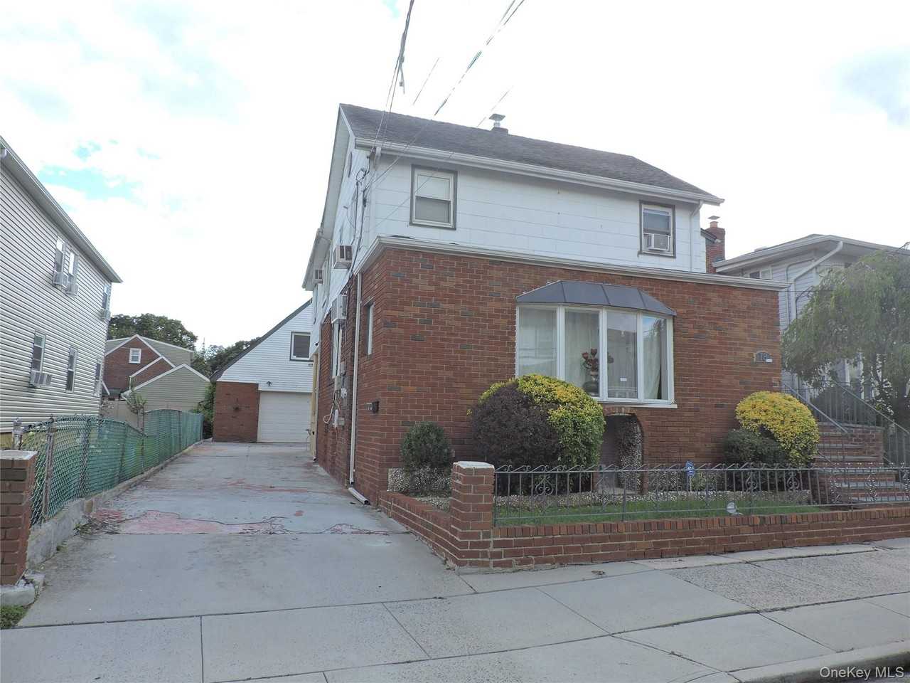 18 Leach St