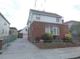 featured image of 18 Leach St