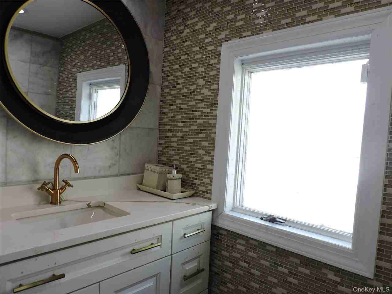 18 Leach St - Photo 3 of 9