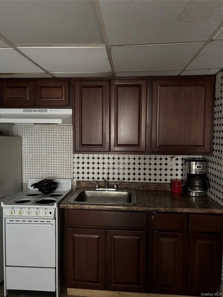 52 Lincoln Pl #1 - Photo 4 of 9