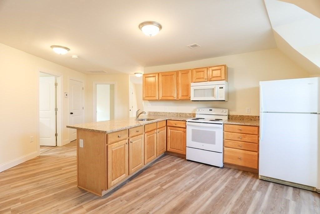 79 Pearl St #3 - Photo 3 of 12
