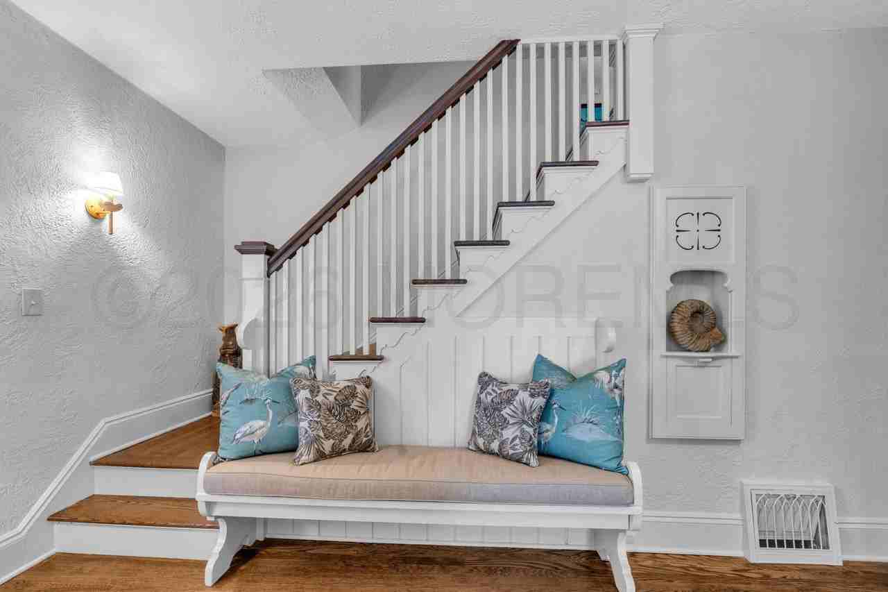 204 Monroe Ave - Photo 5 of 19