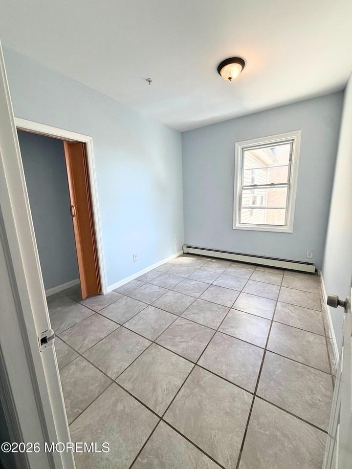 410 1st Ave #2 - Photo 4 of 6