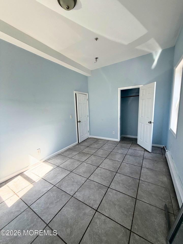 410 1st Ave #1 - Photo 4 of 7