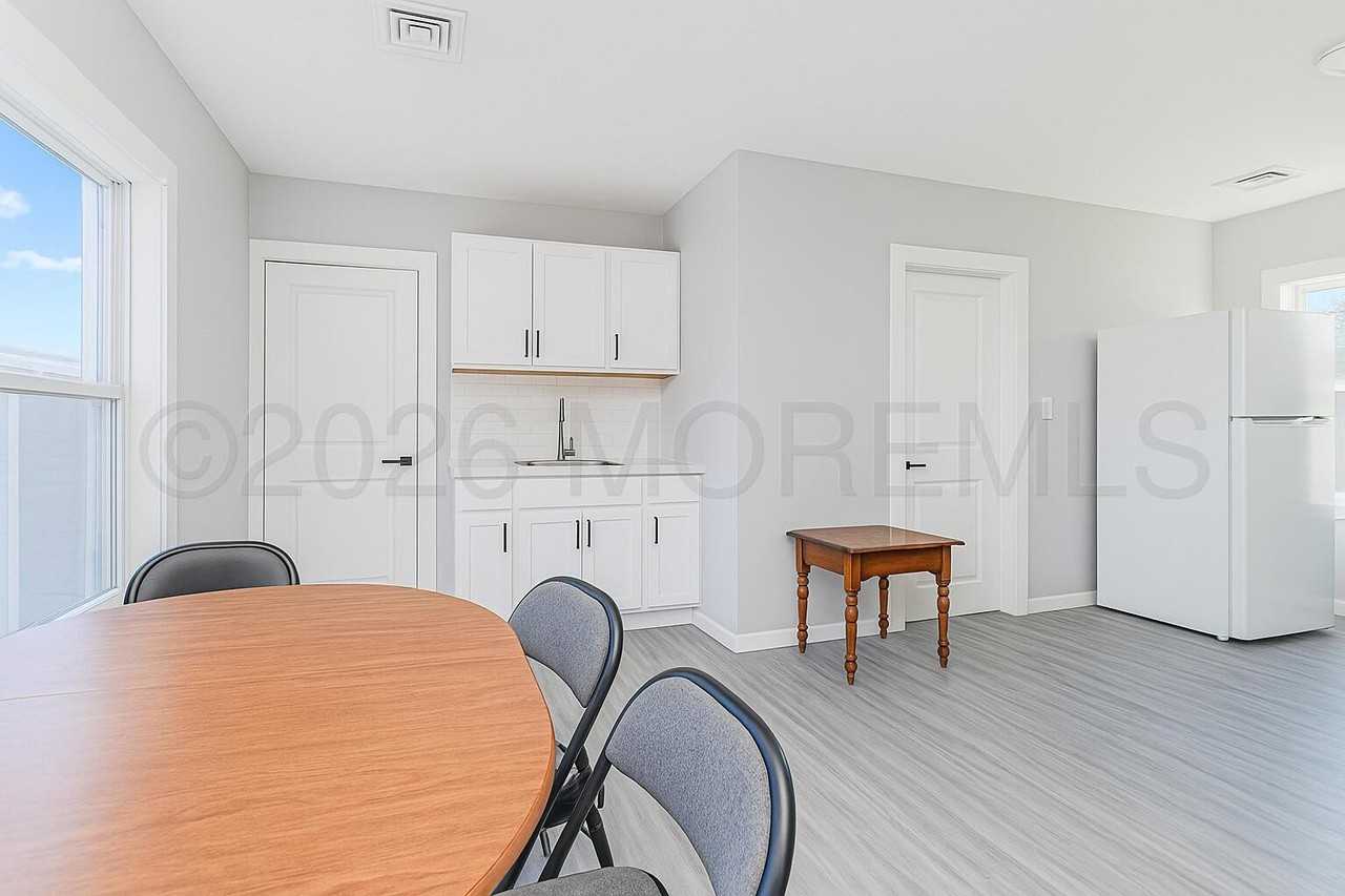 1235 Washington Ave #2 - Photo 3 of 10