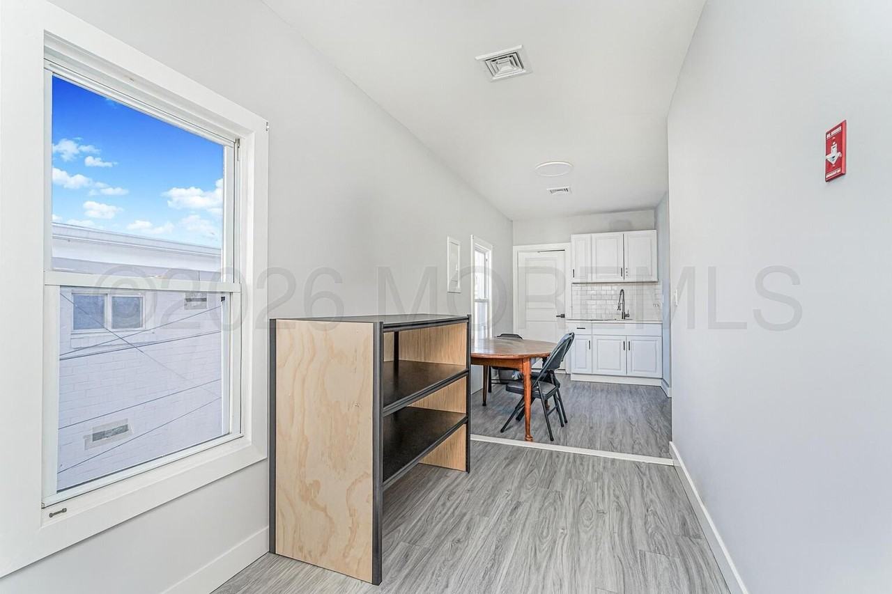 1235 Washington Ave #2 - Photo 4 of 10