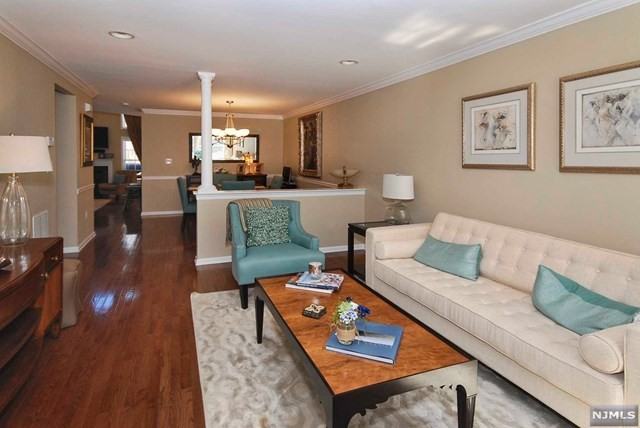 101 Spruce Ln - Photo 3 of 25