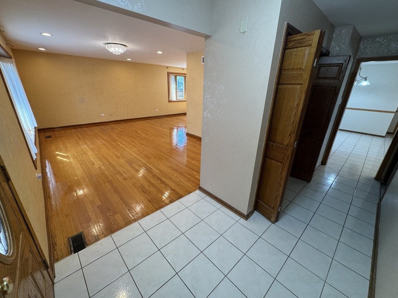 17W154 Terry Trl - Photo 4 of 32