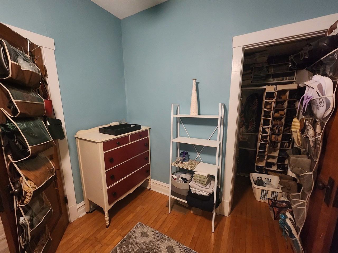 2538 W Gunnison St #2 - Photo 2 of 18