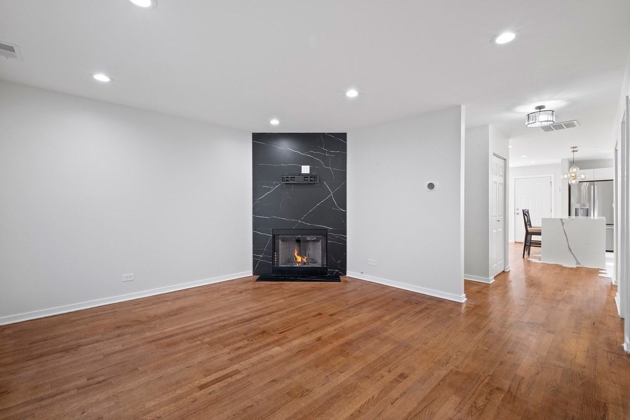 6449 S Kenwood Ave #2 - Photo 2 of 15