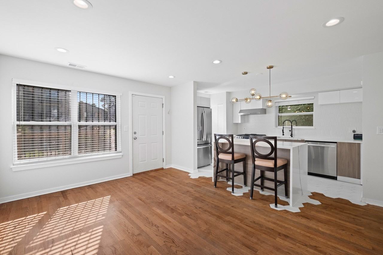 6449 S Kenwood Ave #2 - Photo 4 of 15