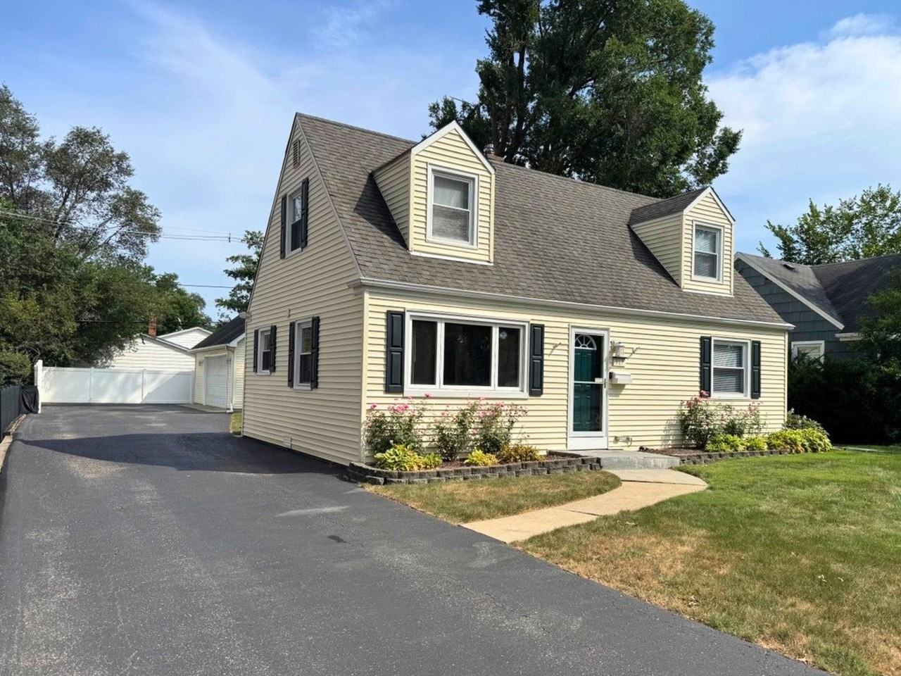 817 S Spring Rd - Photo 2 of 15