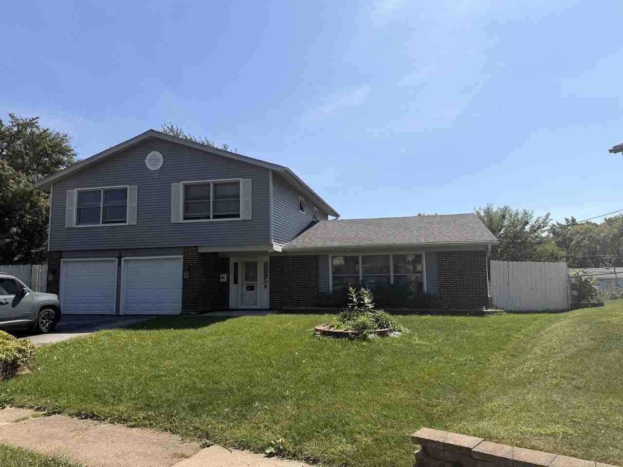 7791 Sherwood Cir S - Photo 3 of 27