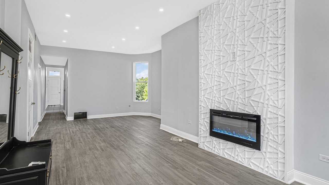 3227 W Beach Ave #3 - Photo 2 of 13