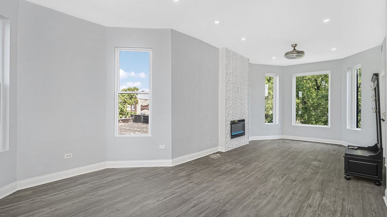 3227 W Beach Ave #3 - Photo 3 of 13