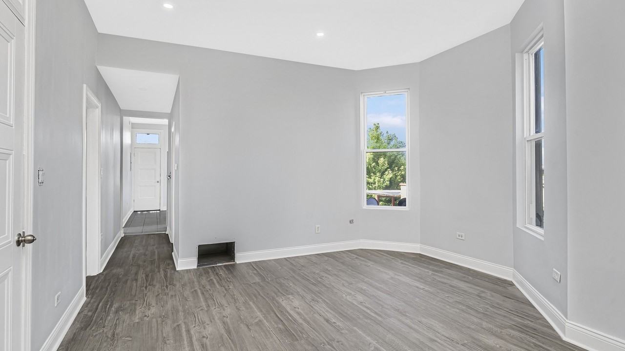 3227 W Beach Ave #3 - Photo 5 of 13