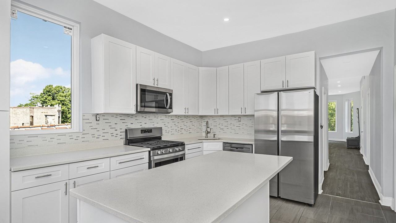 3227 W Beach Ave #3 - Photo 6 of 13