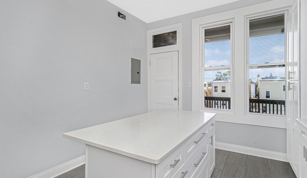 3227 W Beach Ave #3 - Photo 7 of 13