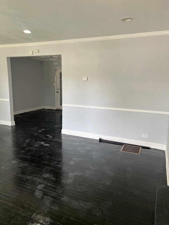 8507 S Dorchester Ave - Photo 2 of 5