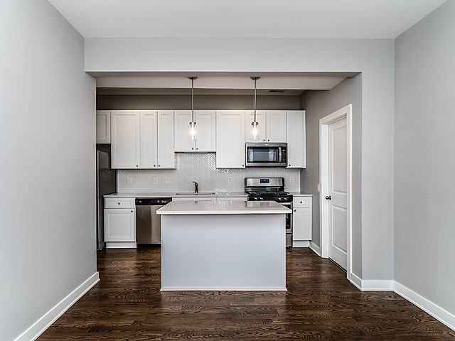 2246 S Whipple St #3R - Photo 2 of 8