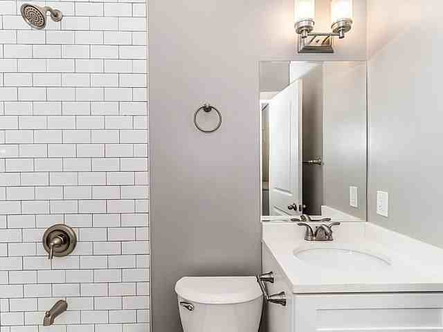2246 S Whipple St #3R - Photo 6 of 8