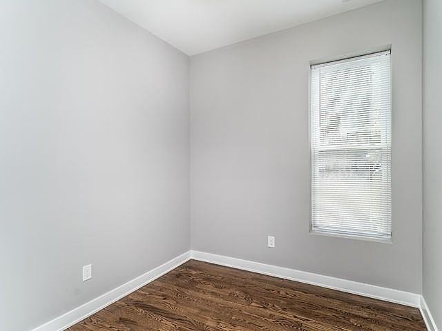 2246 S Whipple St #3R - Photo 7 of 8