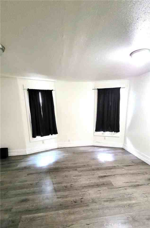 409 W 17th St #3 - Photo 3 of 5