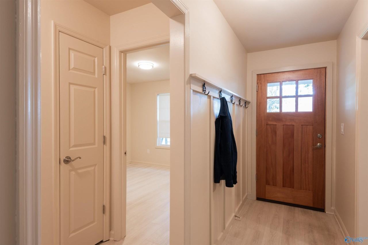 104 Sleepy Hollow Ln - Photo 2 of 23