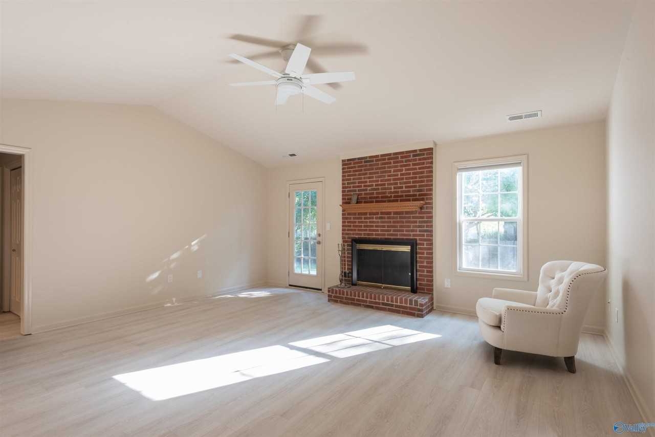 104 Sleepy Hollow Ln - Photo 4 of 23