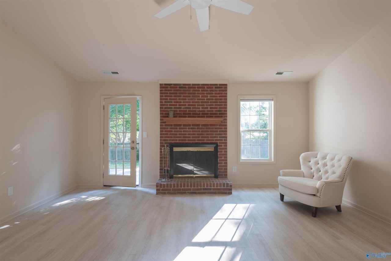 104 Sleepy Hollow Ln - Photo 5 of 23