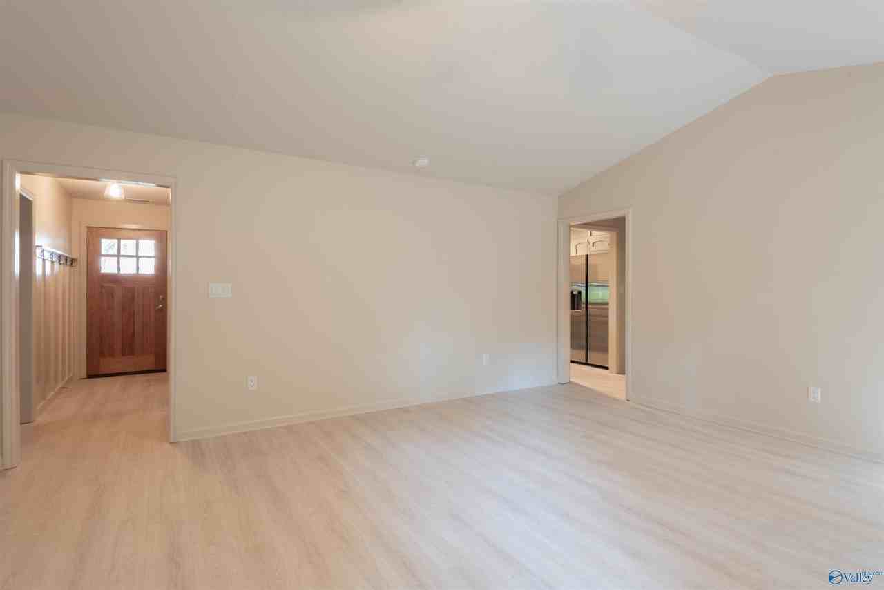 104 Sleepy Hollow Ln - Photo 7 of 23