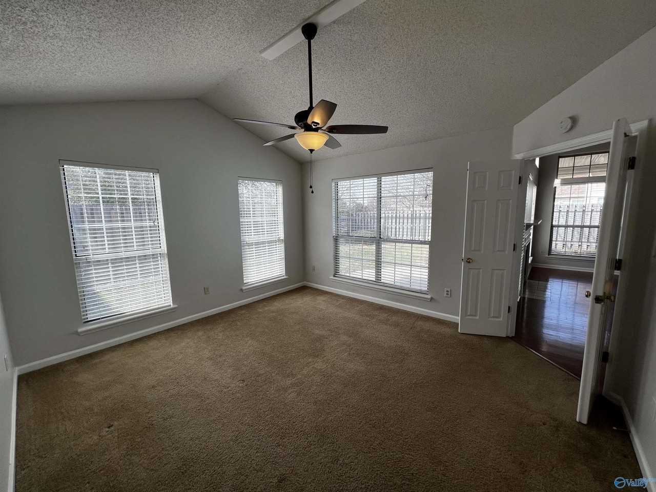 112 Lily Ct - Photo 5 of 19