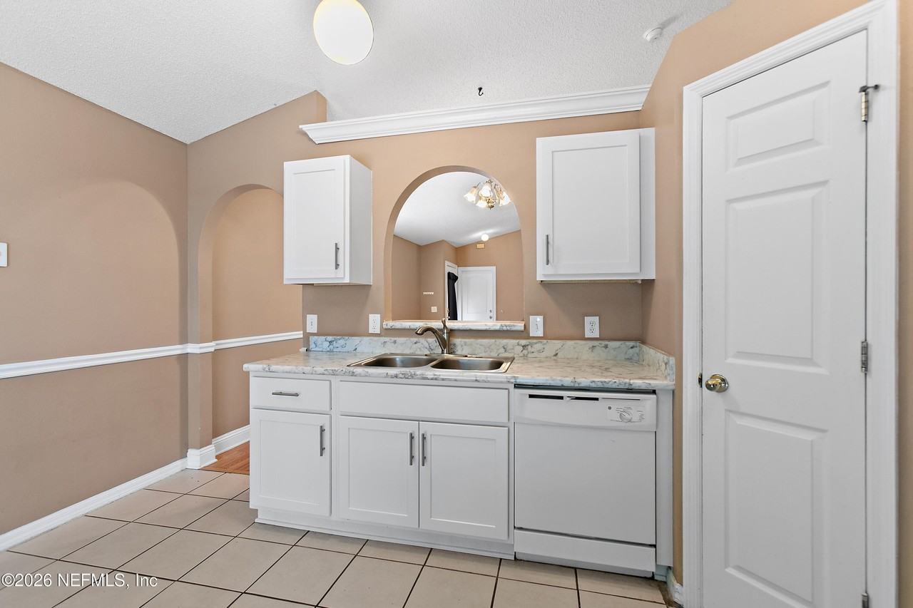 7323 Lawn Tennis Ln - Photo 6 of 17