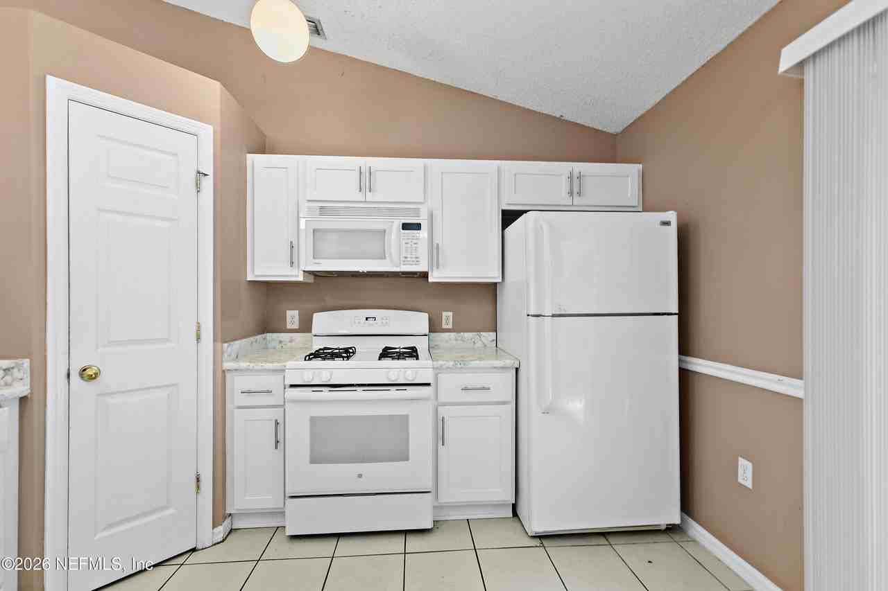 7323 Lawn Tennis Ln - Photo 7 of 17