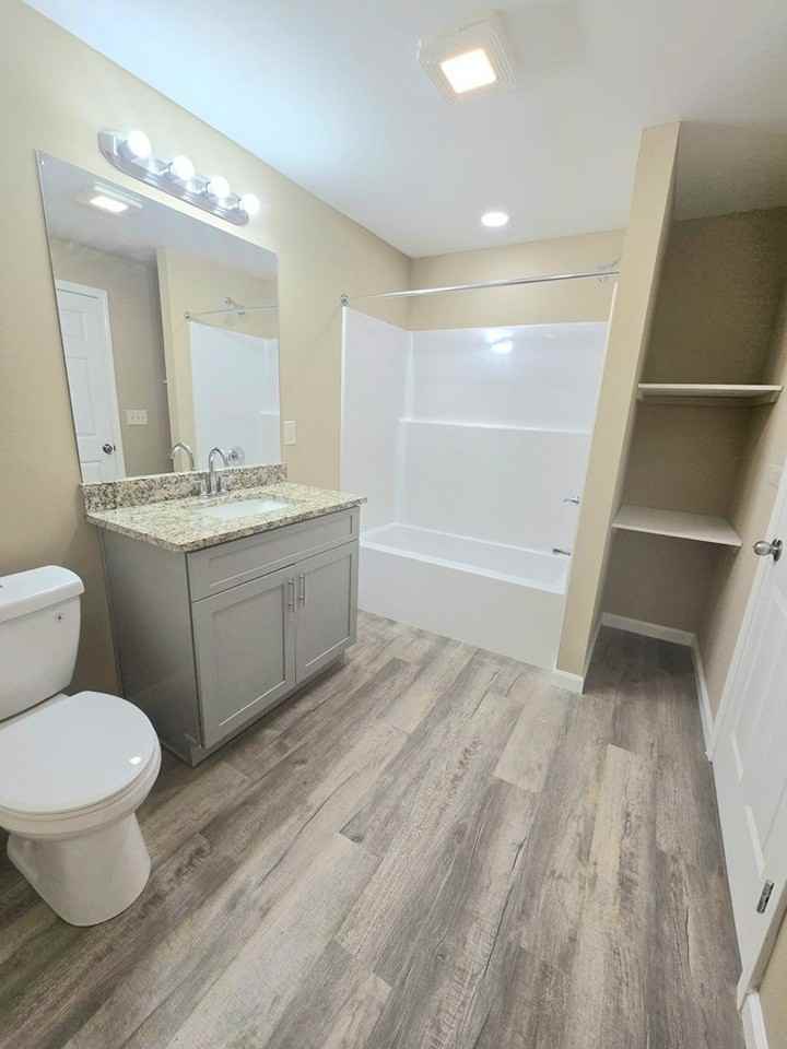 305 Kingtown St - Photo 4 of 10