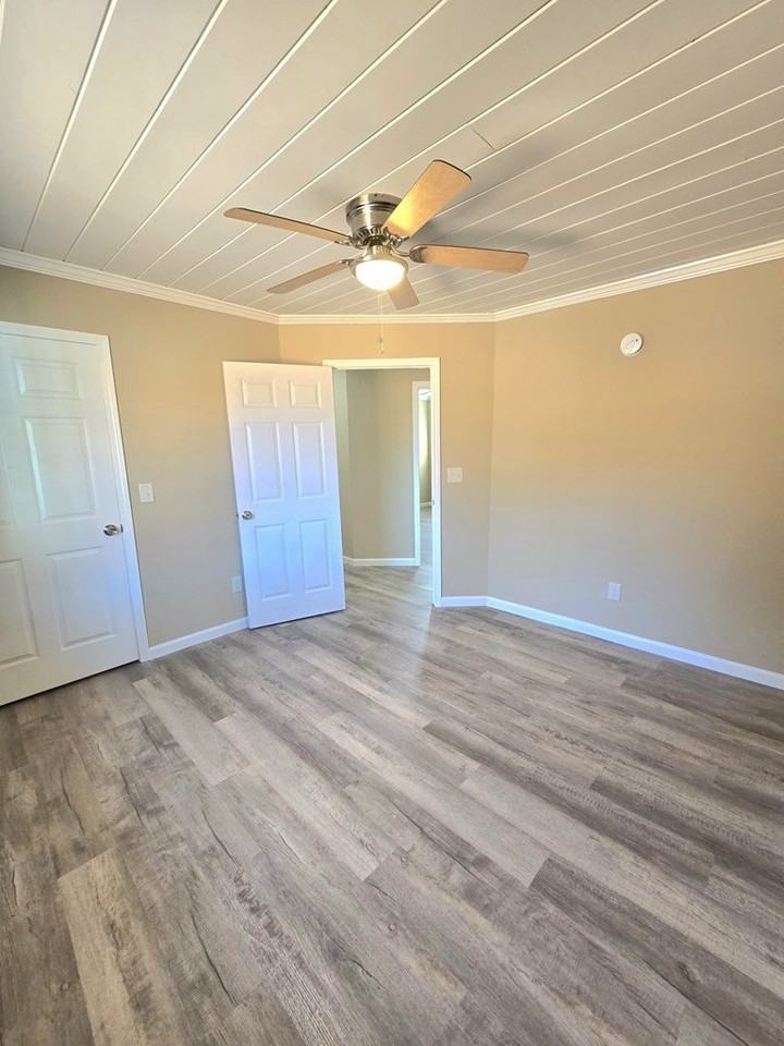 305 Kingtown St - Photo 5 of 10