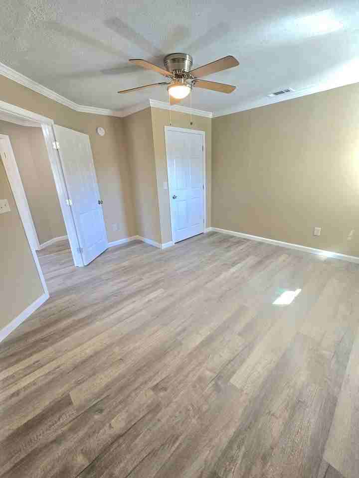 305 Kingtown St - Photo 6 of 10