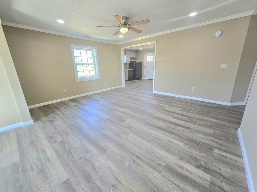 305 Kingtown St - Photo 7 of 10