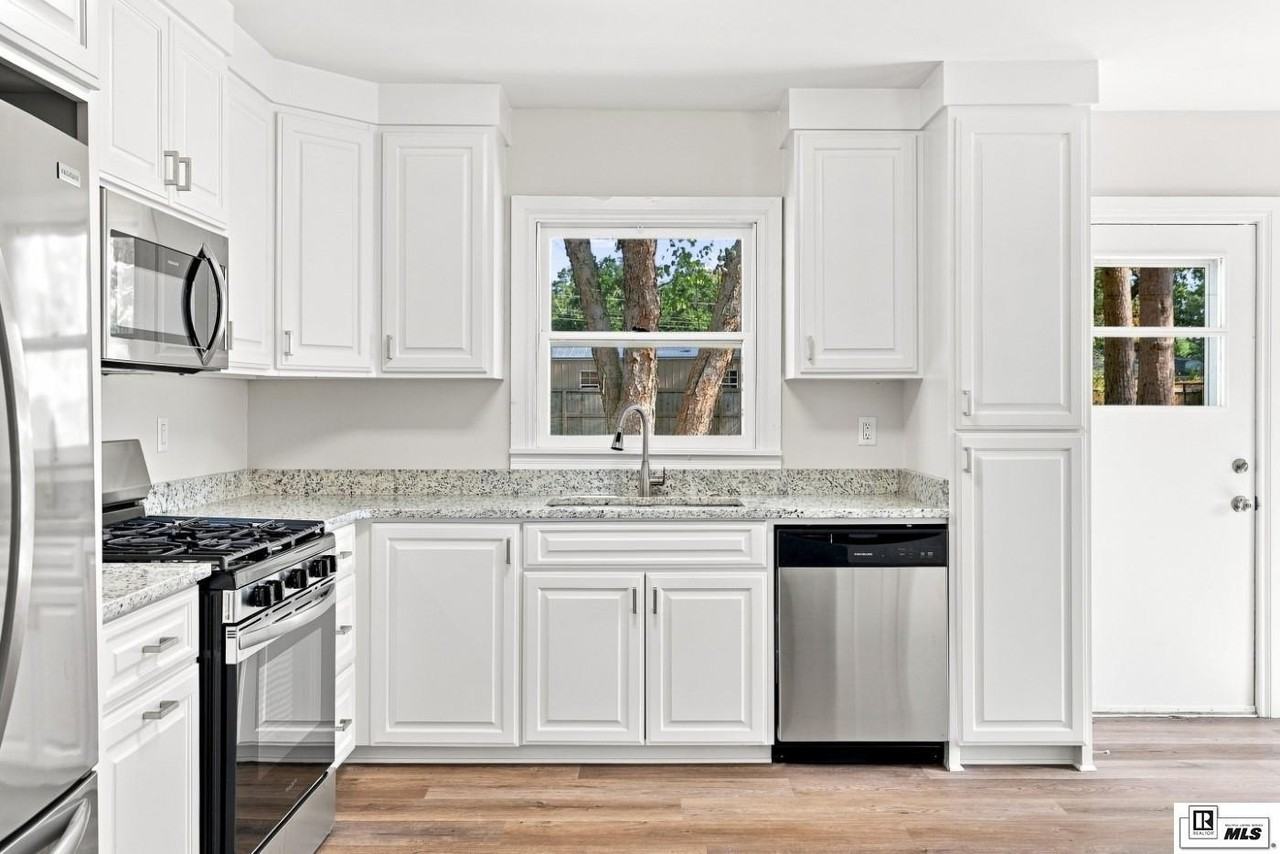 1418 Willis St - Photo 3 of 25