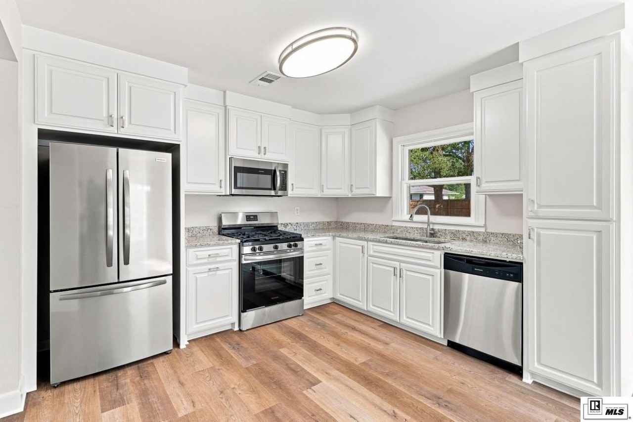 1418 Willis St - Photo 7 of 25
