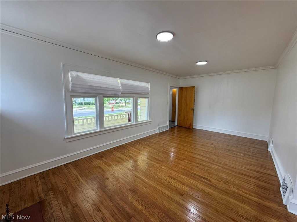 4162 W 140th St #1 - Photo 3 of 16