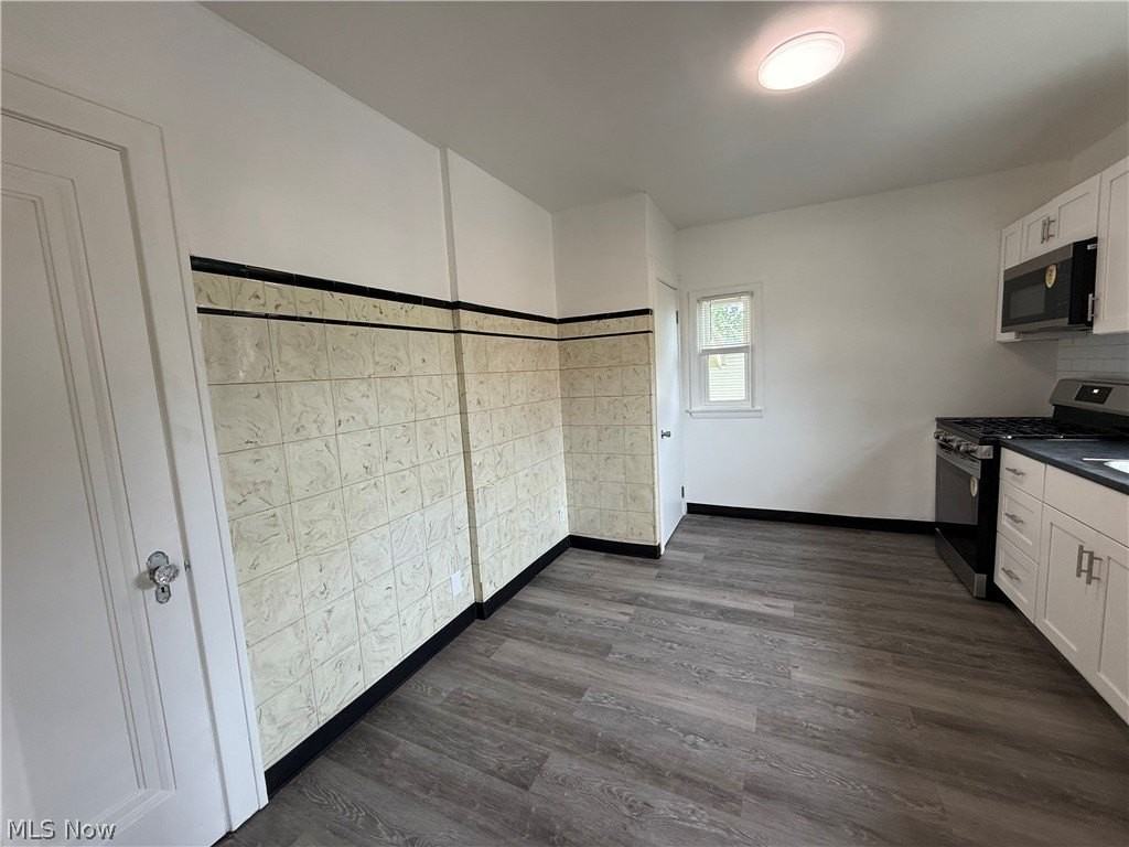 4162 W 140th St #1 - Photo 6 of 16