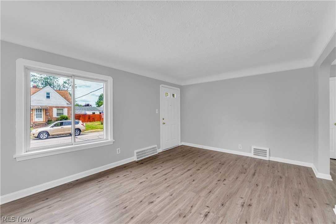 4461 W 137th St - Photo 3 of 26