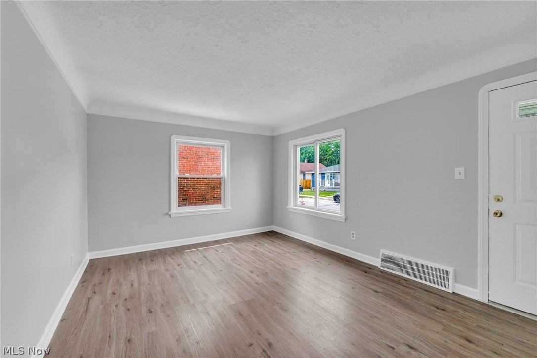 4461 W 137th St - Photo 4 of 26
