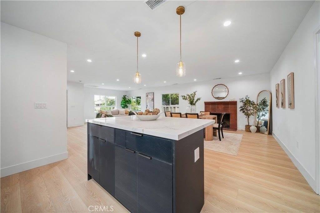 19918 Kittridge St - Photo 2 of 16