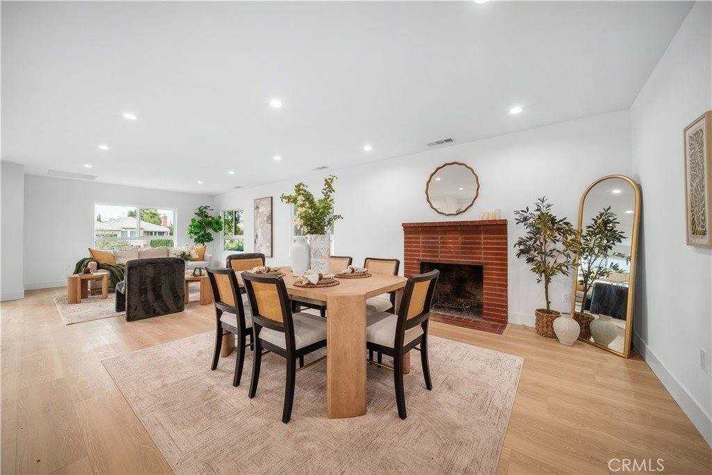 19918 Kittridge St - Photo 3 of 16