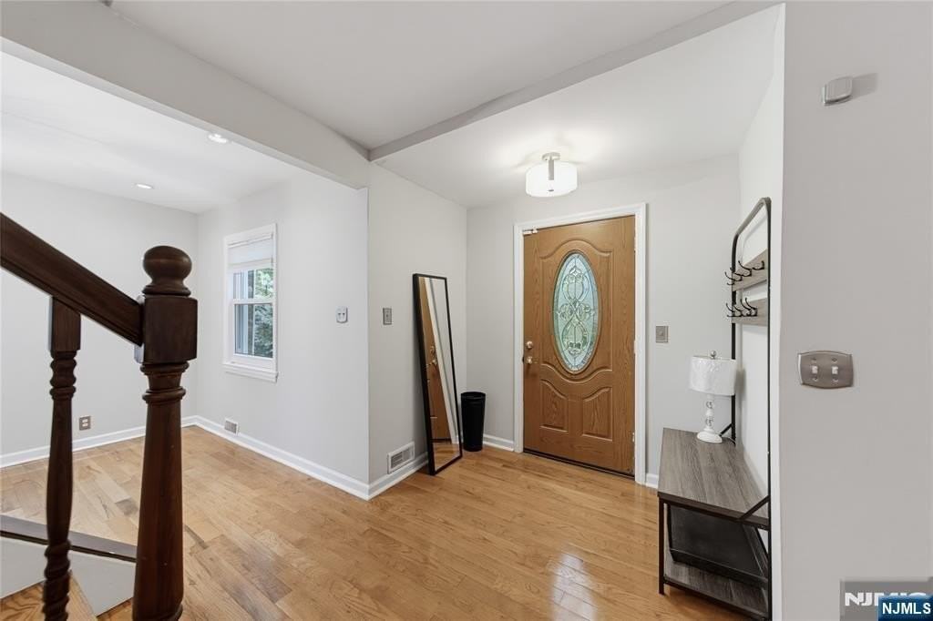 83 Fairfield St - Photo 5 of 34