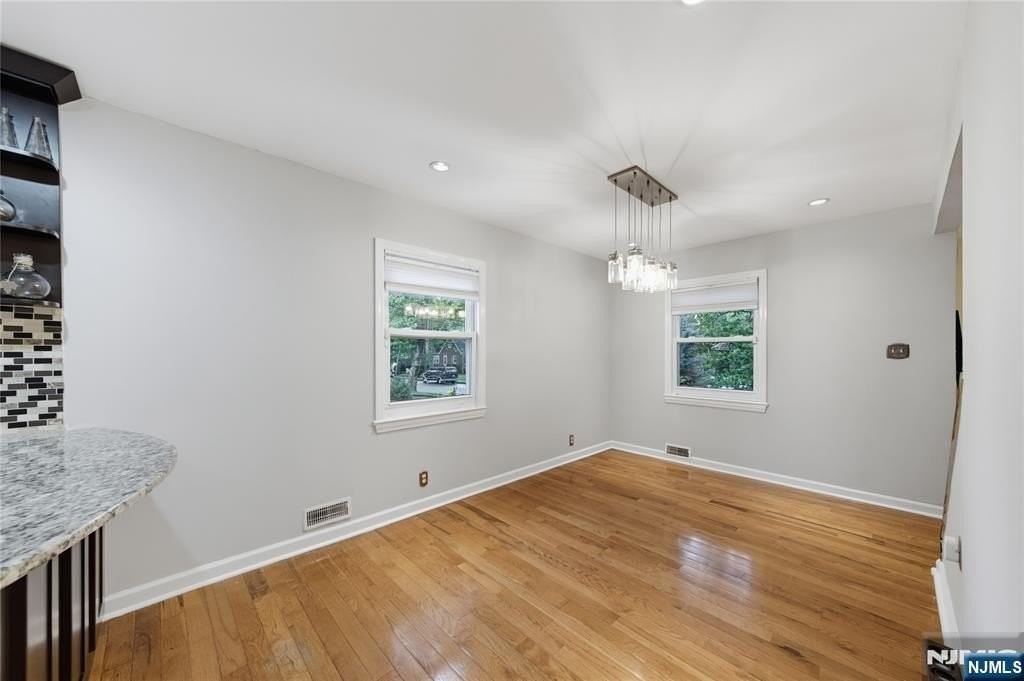 83 Fairfield St - Photo 6 of 34