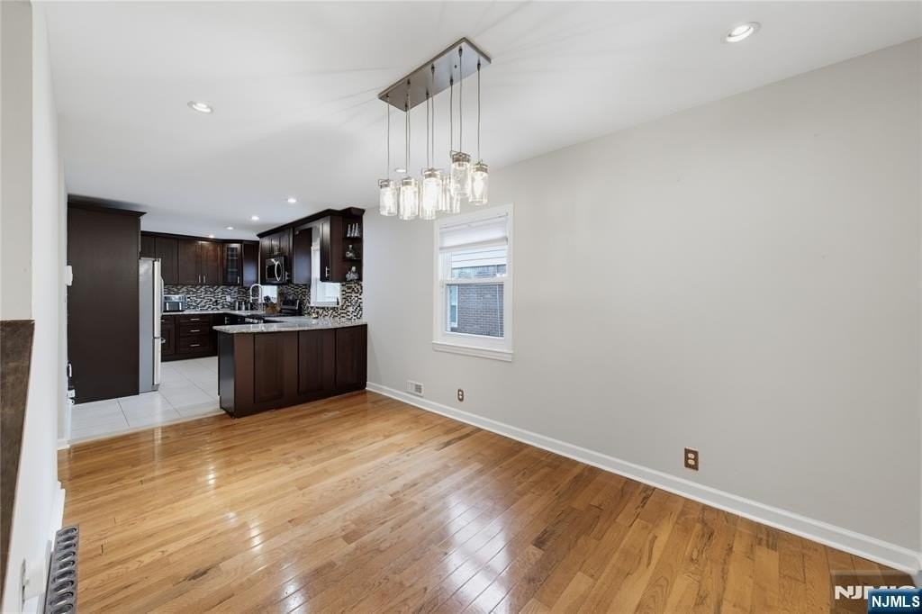 83 Fairfield St - Photo 7 of 34